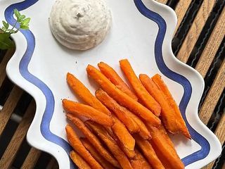 Батат фрі з трюфельним соусом (150г)