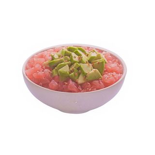 Chirashi de tarta de aguacate con salmón