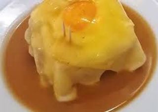Francesinha Especial com Ovo