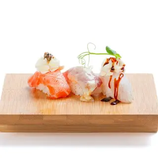 136. Nigiri scottato mix - 3 pezzi