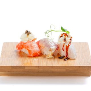 136. Nigiri scottato mix - 3 pezzi