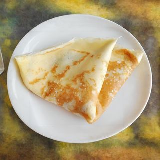 Palačinka sa eurokremom, orasima i bananama