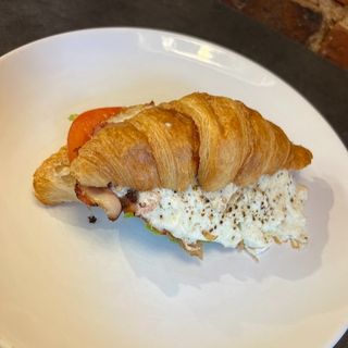 Rogal z serkiem wasabi