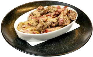 Пилешки дробчета с лук, бекон и сметана (400г)