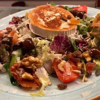 Ensalada De Queso De Cabra