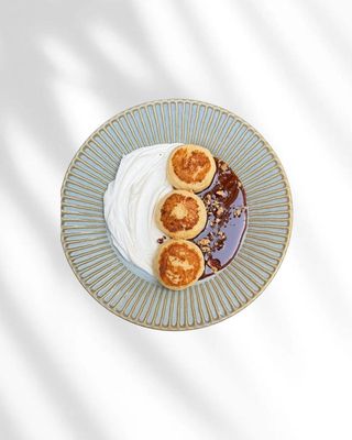 Syrniki Con Queso Crema