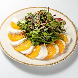 Салат с моцареллой и апельсином 