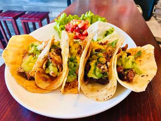 Такос с дърпано свинско (500г)