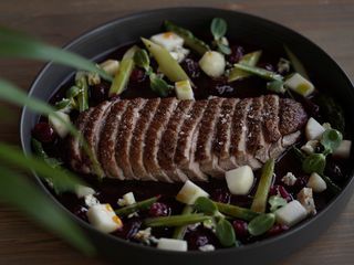 Качина грудка у вино вишневому  соусі (160/100/30/25g)