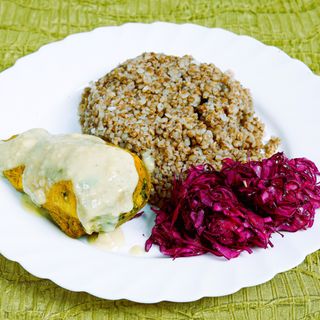 Faszerowana pierś drobiowa ze szpinakiem i mozzarellą