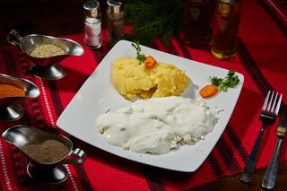Mamaliga cu branza si smantana