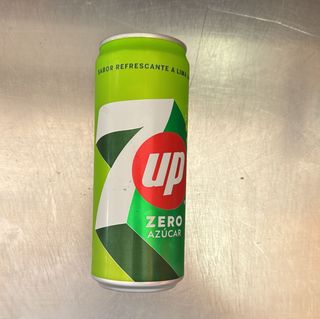 7up lata 330ml.