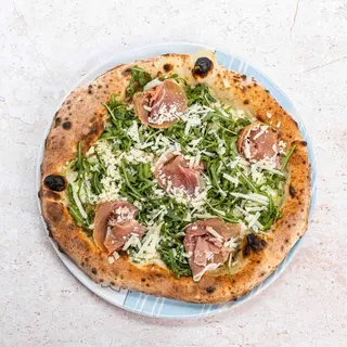 Crudo, rucola e scaglie