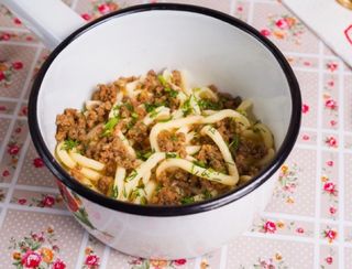 Макароны с тушенкой