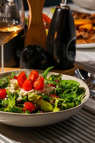 Salata Thalos Greek Taverna