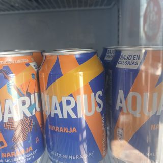 Aquarius naranja lata