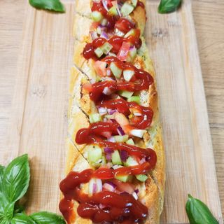 Hot -Dog 2szt kiełbaski śląskie, pomidor, ogórek ,cebulka ,sos