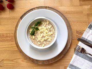 Вівсяна каша з моцарелою