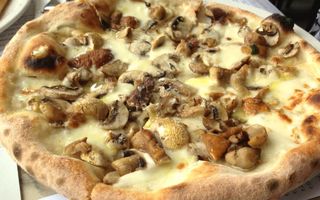 Pizza bianca funghi porcini