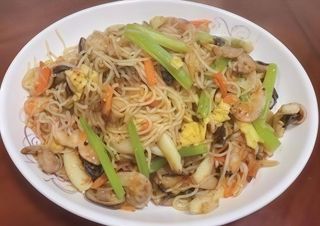 Fideos de arroz con marisco