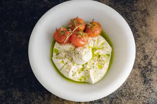 Burrata artesanal (150 g.) y tomatito cherry