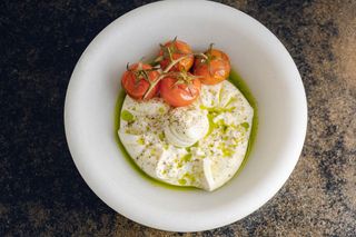 Burrata artesanal (150 g.) y tomatito cherry