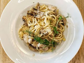 ПАСТА З КУРЯЧИМ МЯСОМ ГРИБАМИ (360g)