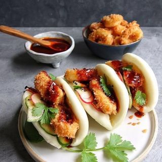 21F-Pan bao con relleno pollo frito (2 pza.)