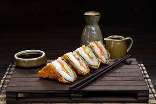  Սենդվիչ տեմպուրա ,, պանիր, սաղմոն, ավոկադո