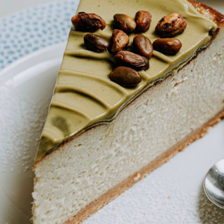 CHEESECAKE DE PISTACHOS PORCIÓN