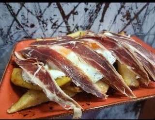 huevos rotos con jamón