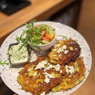 Placki z cukinii z fetą