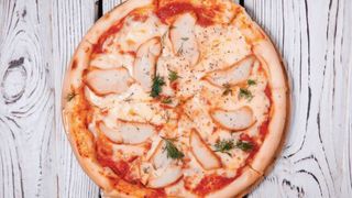 Пицца бешамель с курицей и грибами