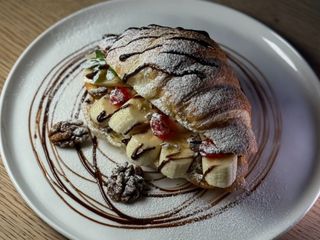 Круасан з бананом та шоколадом (150г)