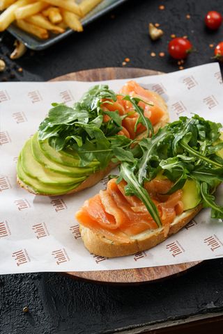 Брускетта с лососем и авокадо (290г)