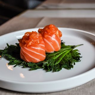 47. Gunkan spicy salmon