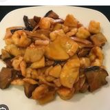 317.  Pollo Con Gambas En Salsa