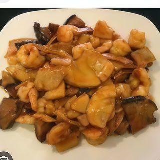 317.  Pollo Con Gambas En Salsa