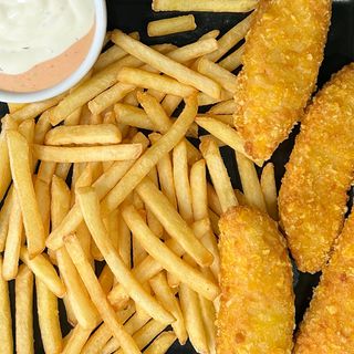 Stripsy z kurczaka z frytkami 6szt