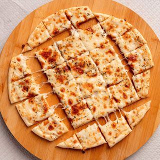 Pão de Alho Com Queijo e Azeitonas