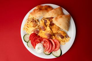 Omlet sa pršutom i kačkavaljem