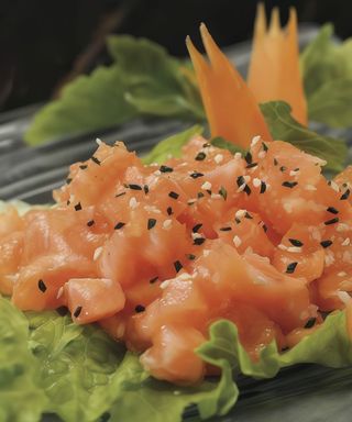 Tartara di salmone e rucola