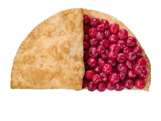 Чебурек з вишнями та корицею (170g)
