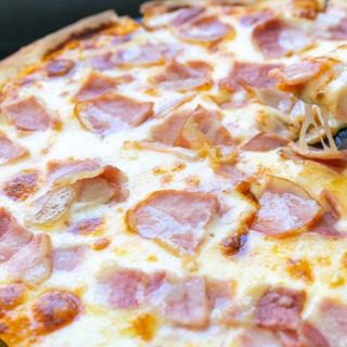 Pizza jamón y queso
