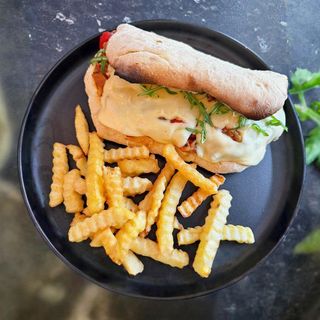 Sandwich Vege with fries / Sendvič Vege sa pomfritom