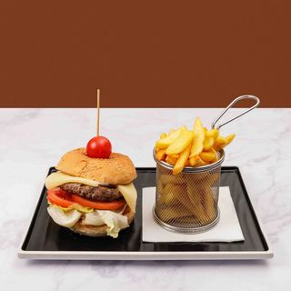 Hamburger con patatine