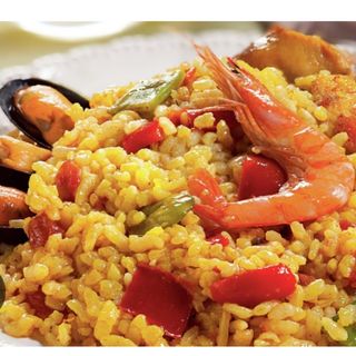 Menu (1 )Paella mixta (2) solomillo en salsa 