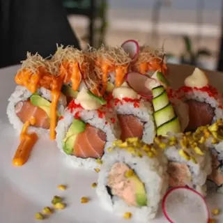 865. Super uramaki misto*/**