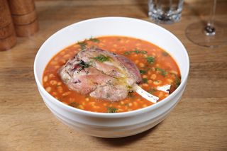 Ciolan afumat cu fasole