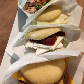 Arepa De Queso Y Guayabo (1 Ud.)